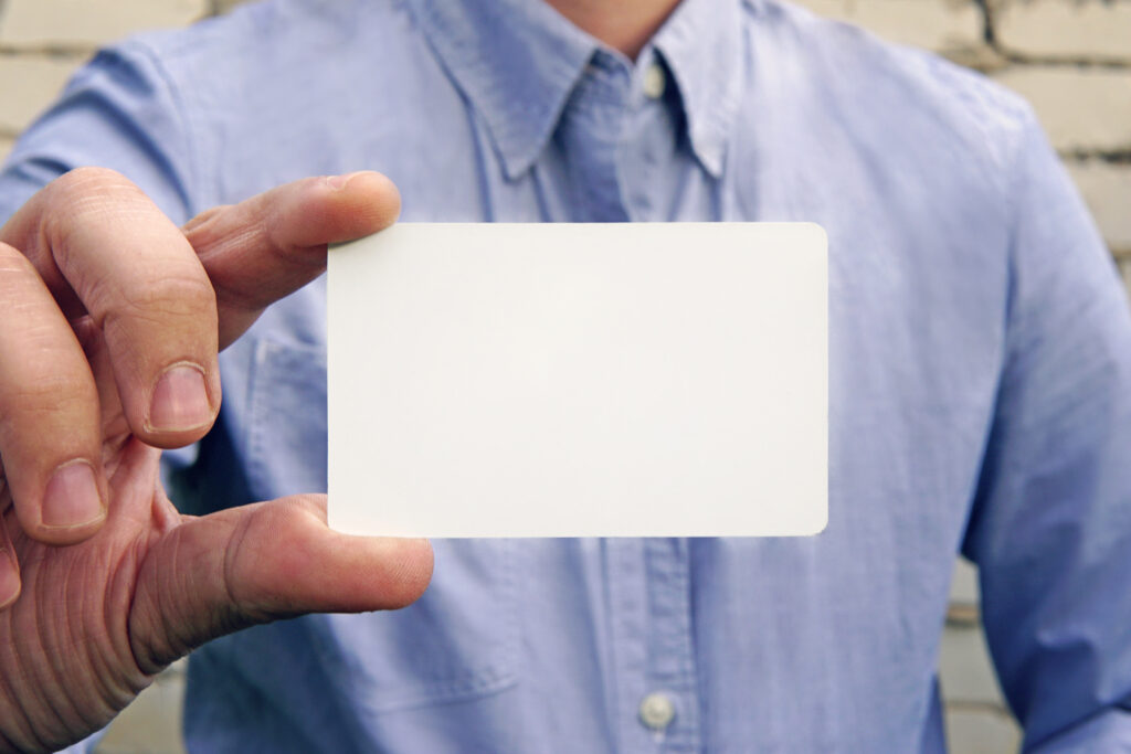 【カード事例】プラスチックカードで作るインパクトのある名刺