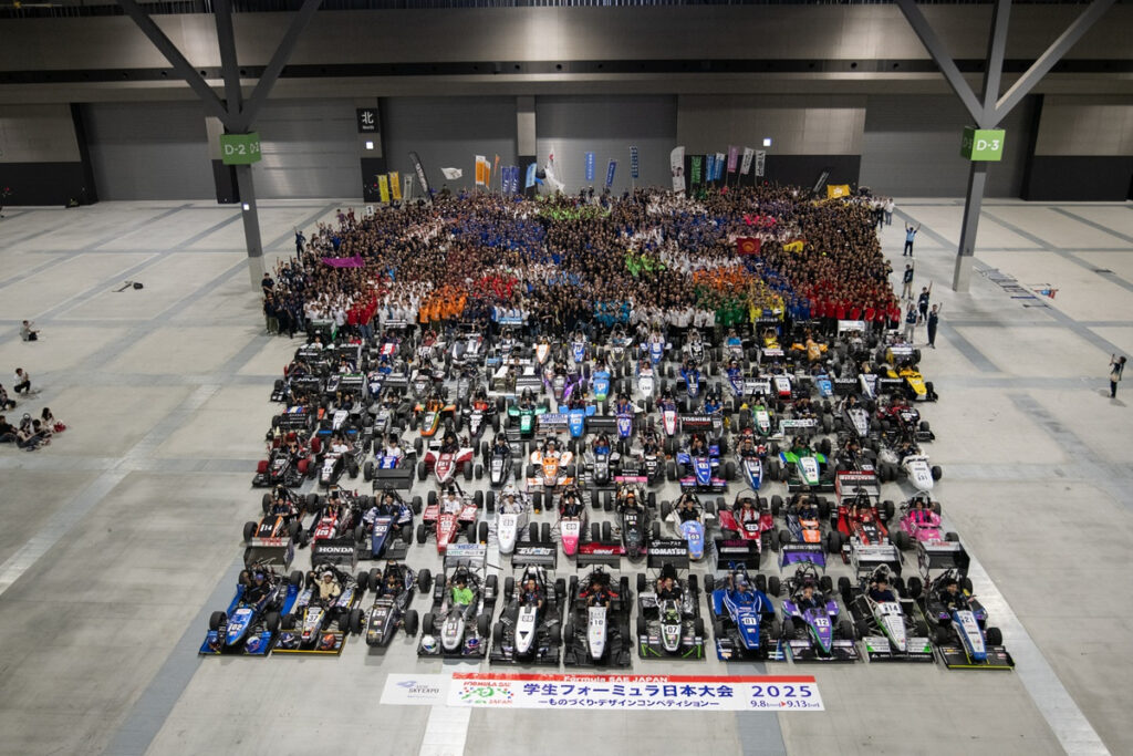 小型レーシングカーの学生コンテスト「学生フォーミュラ」イベント